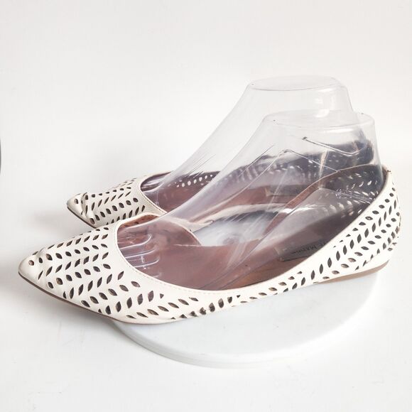 Steve Madden Flats Size 8 Leather Cream Slip On Preppy Laser Cutouts Pointy Toe - Picture 4 of 10